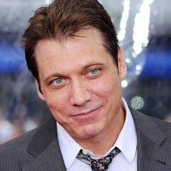 Holt McCallany