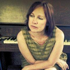 Iris DeMent