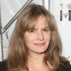 Jennifer Jason Leigh