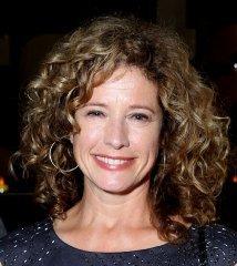 Nancy Travis